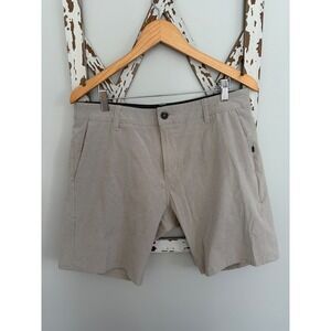 Vuori Shorts Mens 32 Beige Aim Tech Chino Zip Pocket Casual Preppy Logo